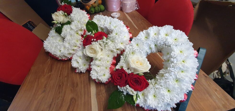 SERVICE- TRIBUTE ARRANGEMENTS Flowers