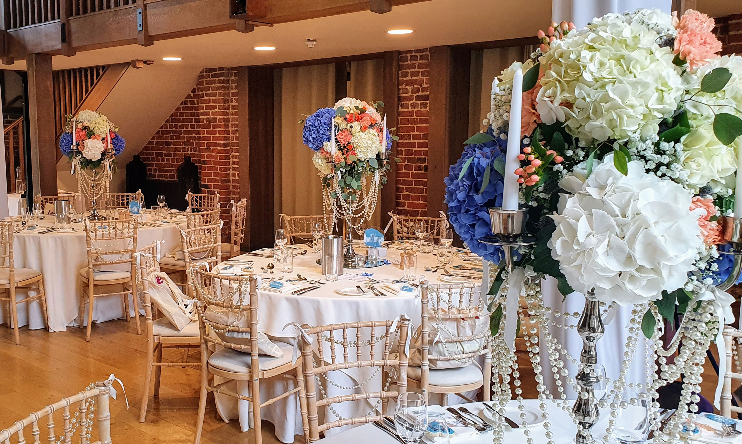 philippa-connor-wedding-hall-flowers